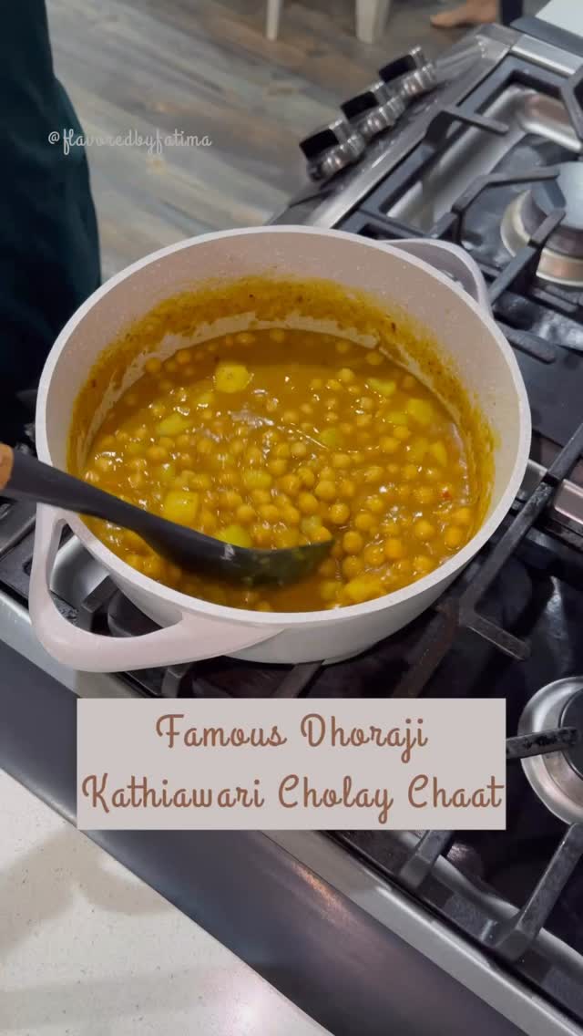 Burns Road vibes, straight from Kathiyawar.
Tangy, spicy, and absolutely addictive — Kathiyawari Cholay!
Save this recipe and tag a friend who’d love this Karachi classic.
Visit www.flavoredbyfatima.com for a detailed recipe.  #traditionaltaste #foodiecommunity #desieats #streetfood #karachifood #burnsroad #dallasfoodies #foodiesofinstagram #flavoredbyfatima #chicagofoodie #pakistanifoodbloggers #chaat #chole #pakistanistreetfood #indianfoodlovers #gujratifood