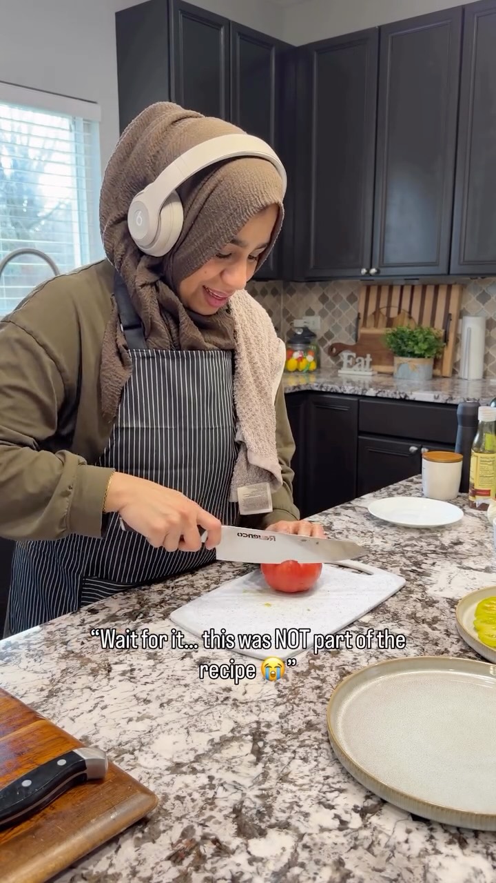 I was just trying to film a simple caprese sandwich…
and then gravity said not today 😅  Be honest… would you have laughed too? 🤣